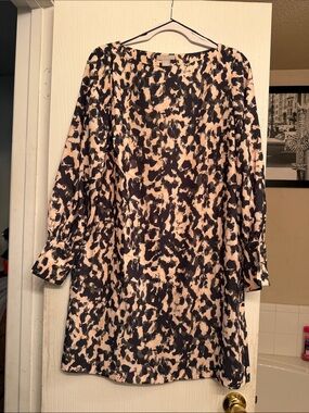 H&M Long Sleeve Shift Dress in Black and Cream Abstract Print